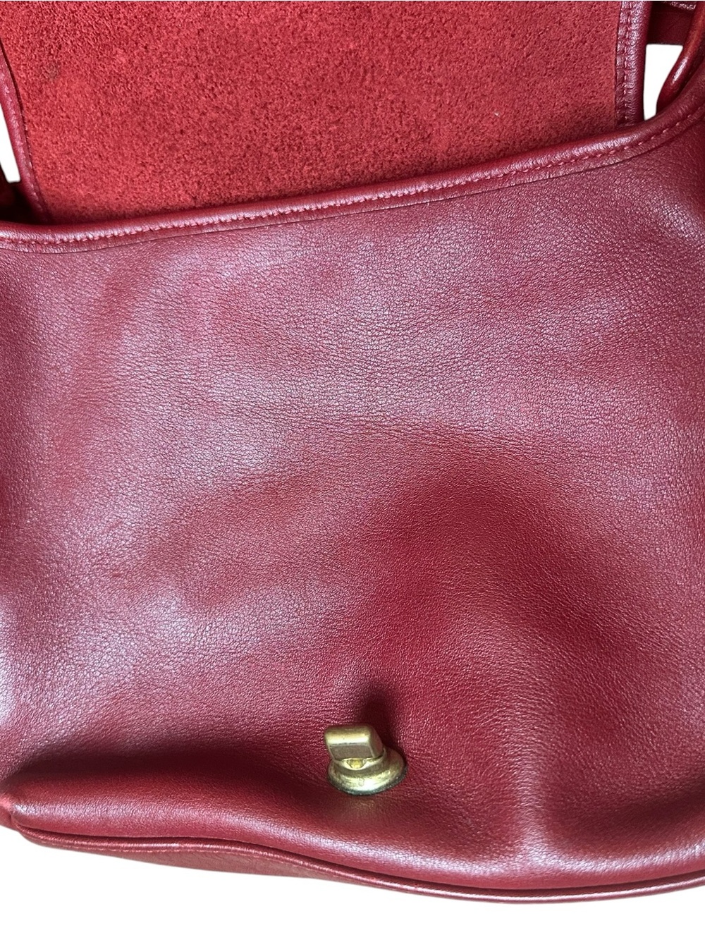 Vintage Coach Legacy  Companion Flap
#9715 Turn Lock, Crossbody, Red/Bordeaux - Picture 10 of 16